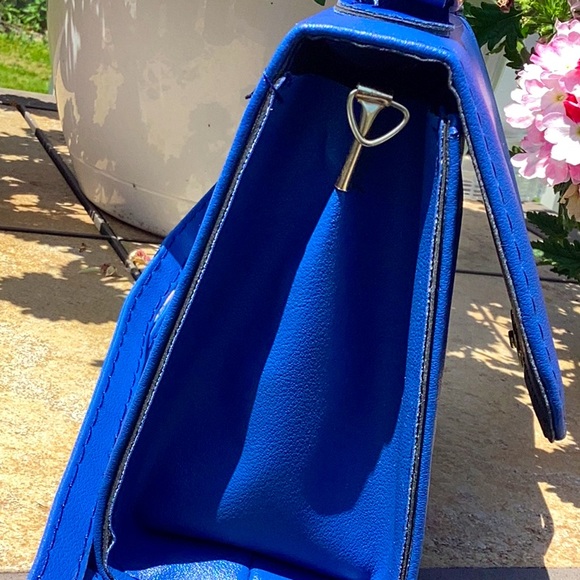 Unbranded Blue Bag With Heart Shaped Decorative Heart Shaped Snap. - Picture 5 of 10